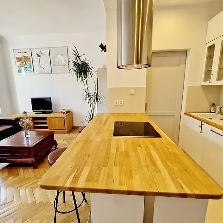 Separated Bedroom, Living Room, Fast Wi-fi, 50m2 Litewska 12 * Warszawa