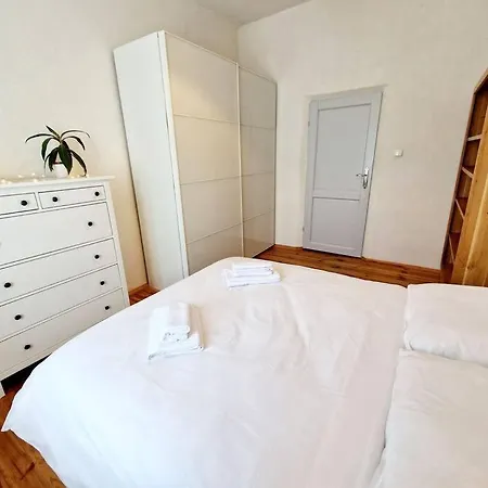 Separated Bedroom, Living Room, Fast Wi-fi, 50m2 Litewska 12 * Warszawa
